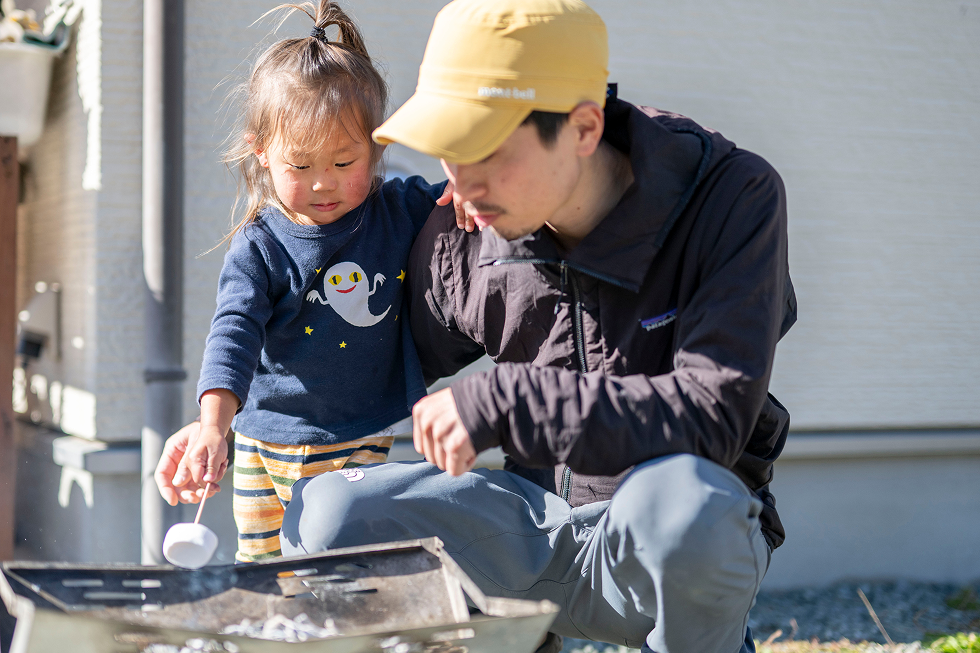マシュマロを焼く写真